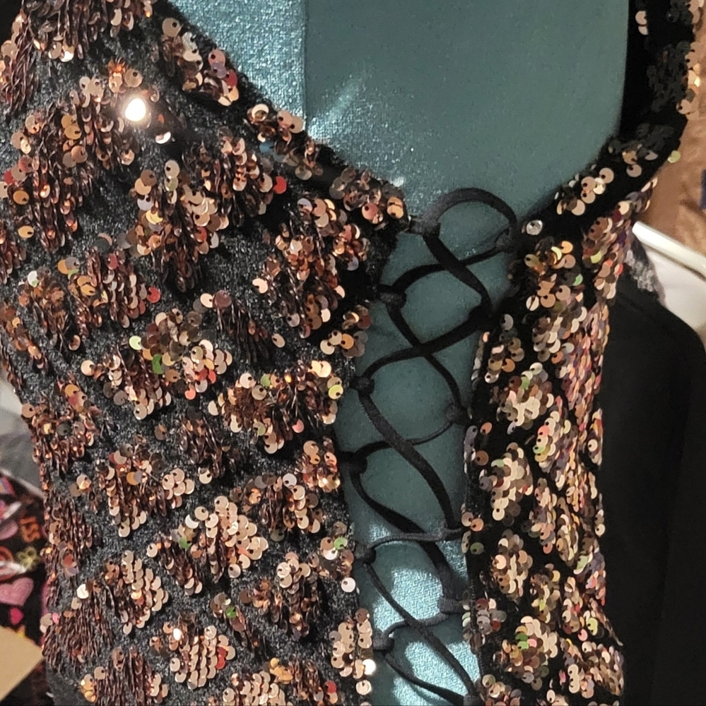 Gold Top Day& Night Size Large  Sequins Bodysuit Laces Zipper Like New Condition - Picture 3 of 6